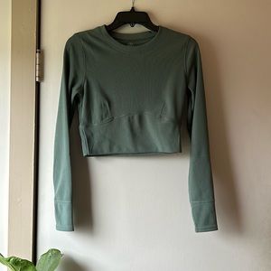 Workout top in a safe green color!